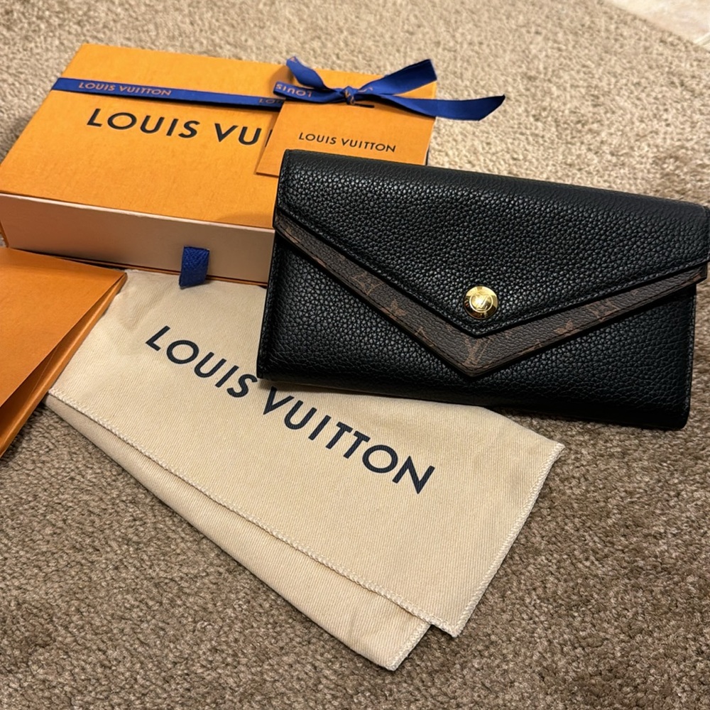 Louis Vuitton Double V Wallet M64319 Authentic